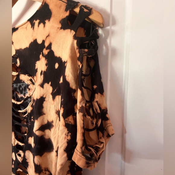 MTV Tie-Dye Graphic T-Shirt - Picture 7 of 7